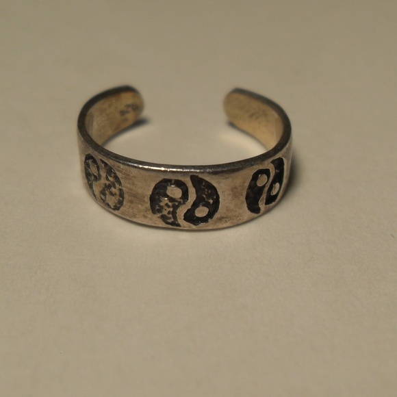 Vintage Jewelry - Vintage Sterling Silver Yin Yang Toe ring